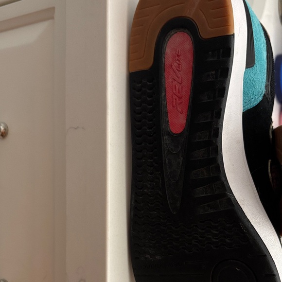 New Balance Black Sneakers with Gold Accents - Picture 4 of 5